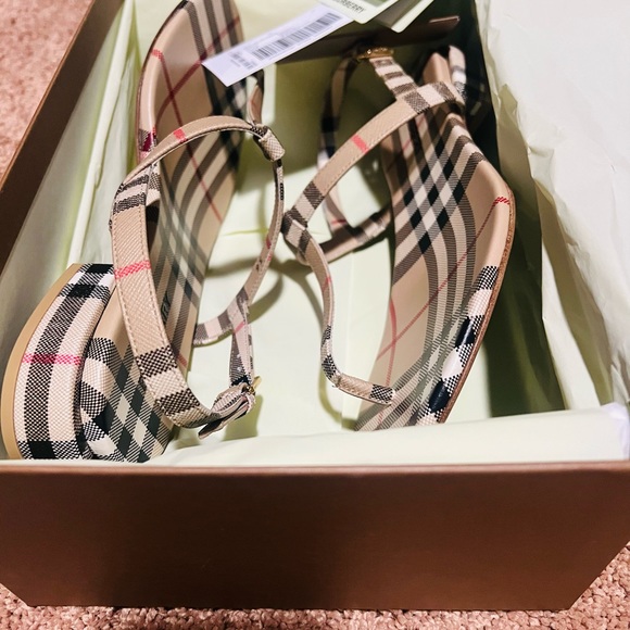 Unfortunately this sandals are to small for me - Picture 4 of 5